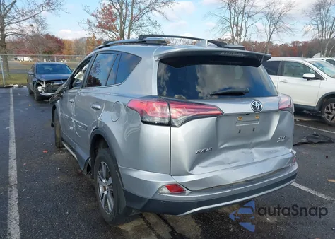 2018 Toyota Rav4 Xle z USA, uszkodzony, nr VIN JTMRFREV8JJ252606